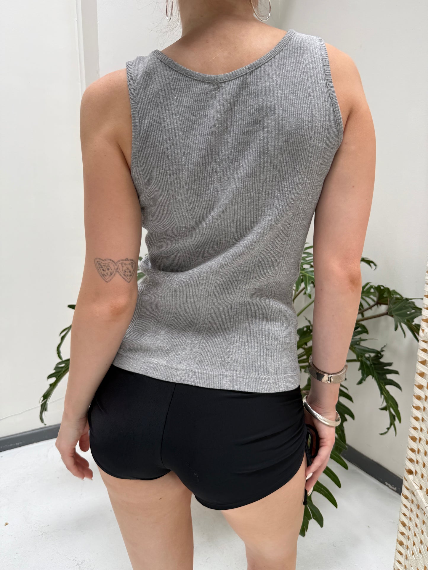 Grey Ribbed Grommet Top - Size Small