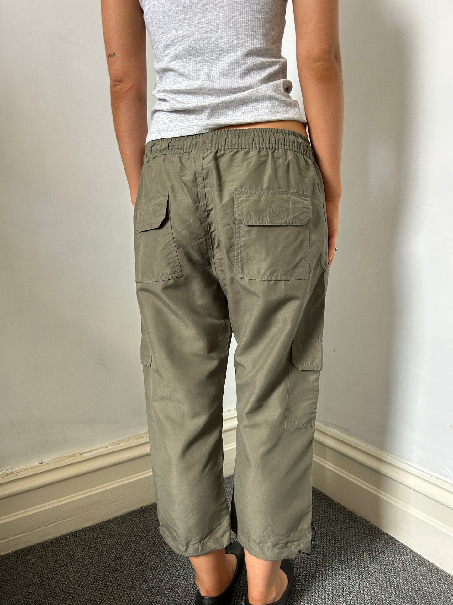 Khaki Green Capris w Drawstrings - Size Medium