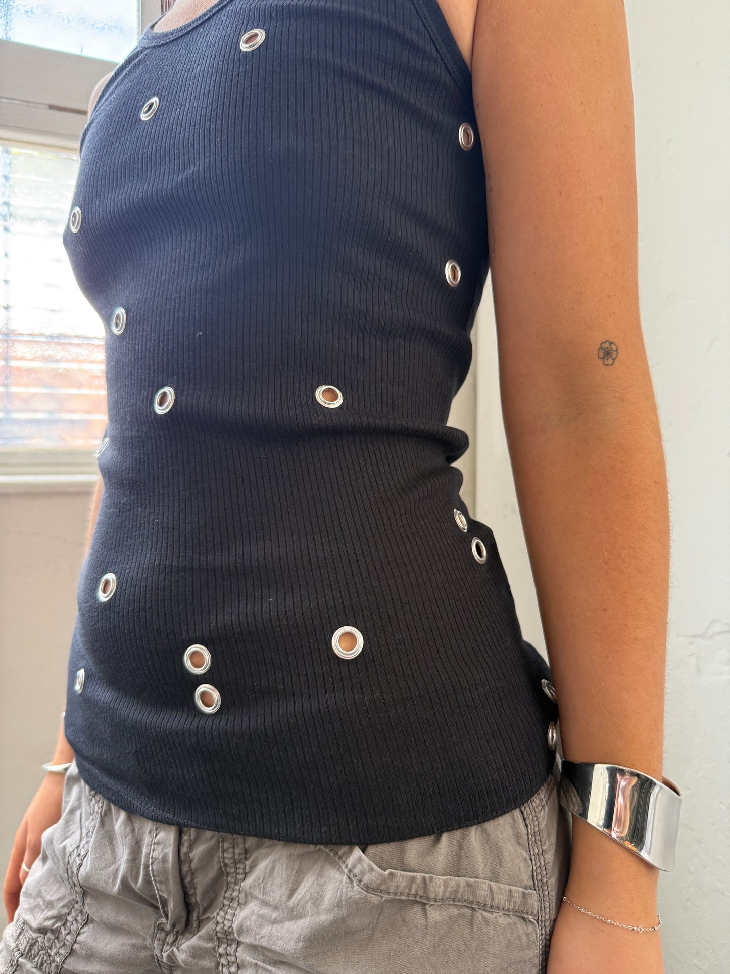 Black Ribbed Grommet Top - Size Small