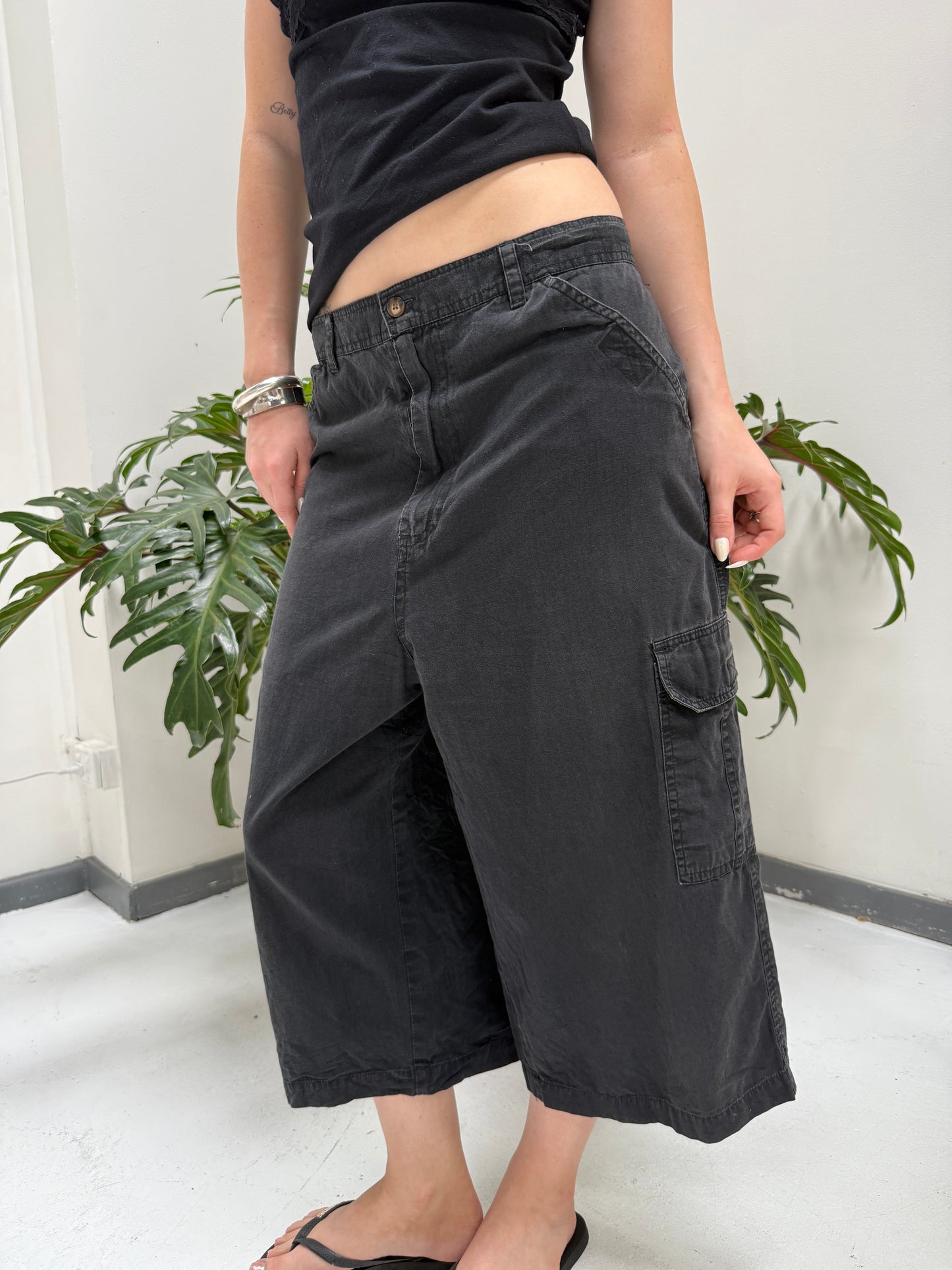 Black Capris - Size Large