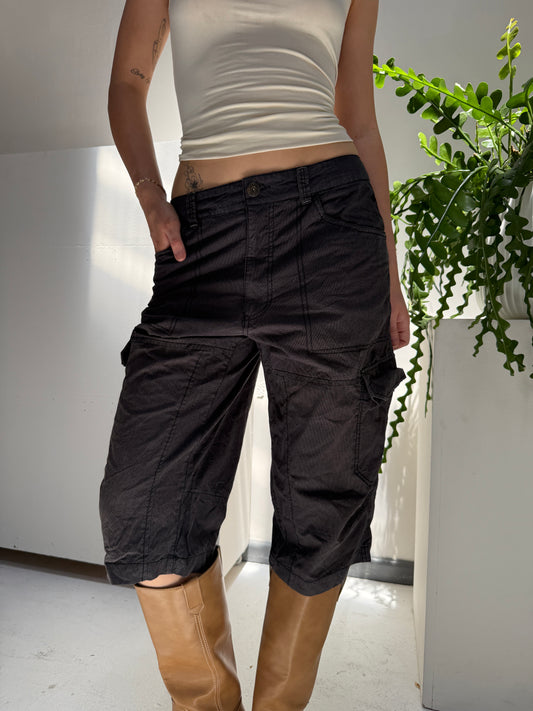 Black Low Waisted Capris - Size Medium