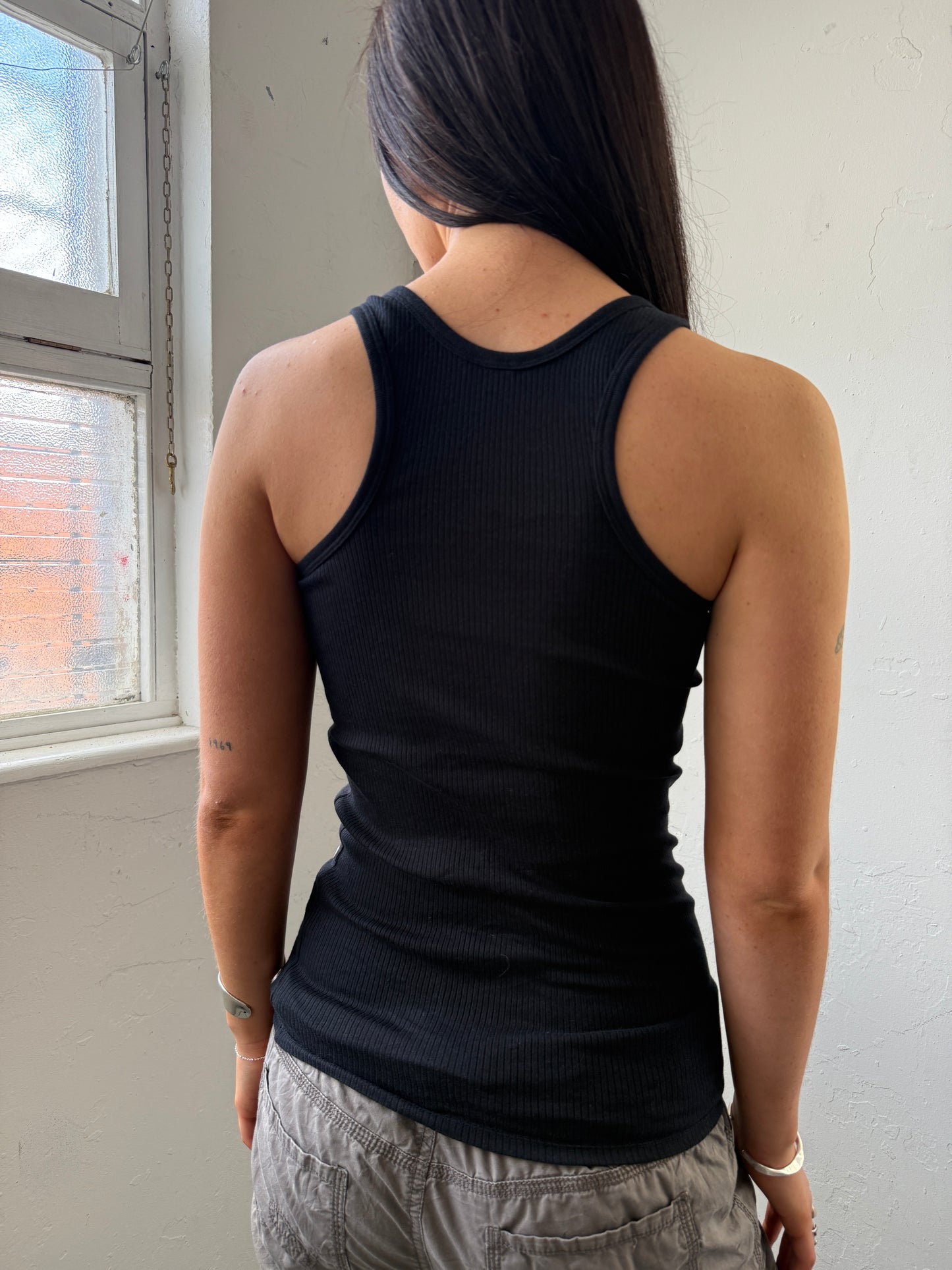 Black Ribbed Grommet Top - Size Small