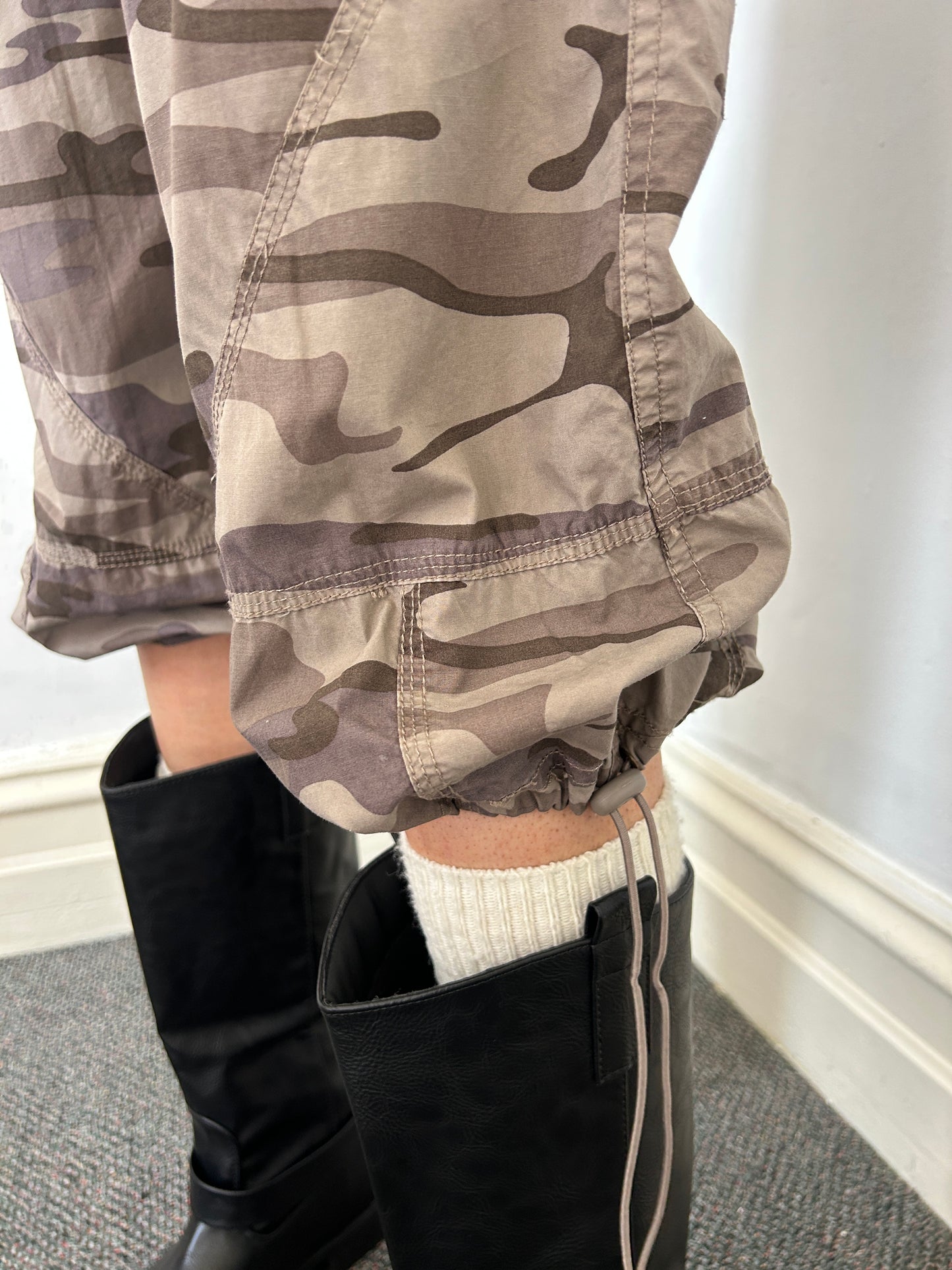 Camo Carpis Trousers - Size Small/Medium